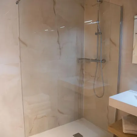 Essenza Aparthotel 3*