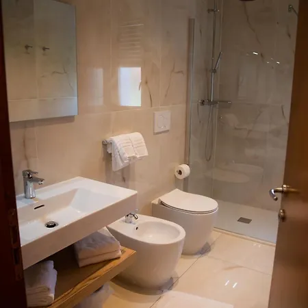 Essenza Aparthotel 3*