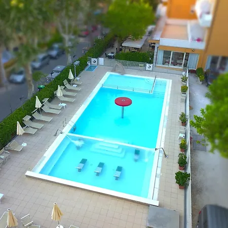 Essenza Aparthotel 3*