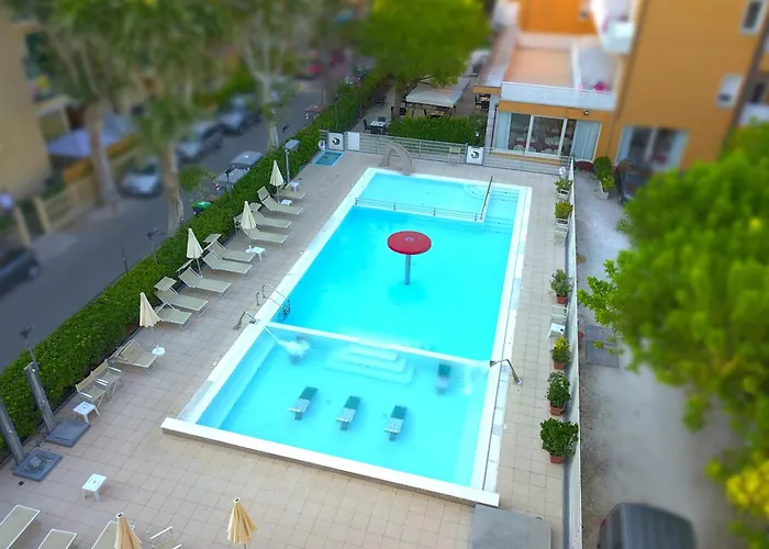 Essenza Aparthotel 3*