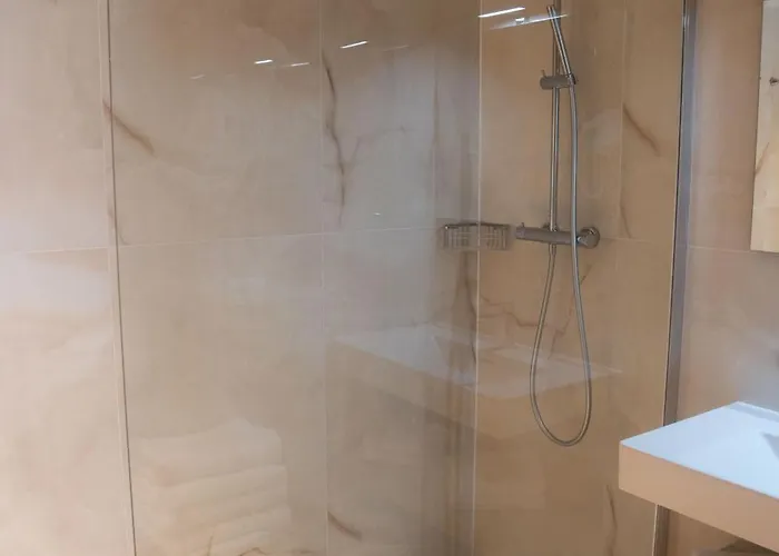 Essenza Aparthotel 3*